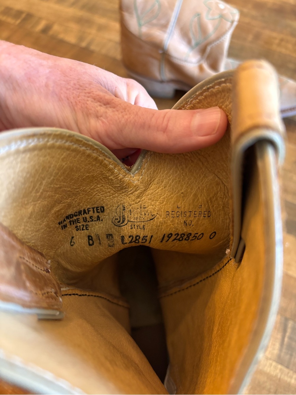 Justin Boots Tan Floral Embroidered Western cowgirl Boots - Picture 5 of 5